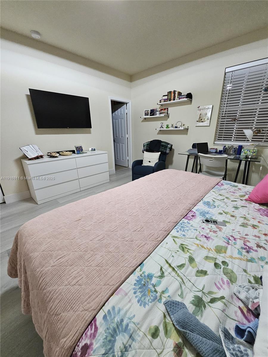 KENDALL COMMONS TOWNHOMES - Residential