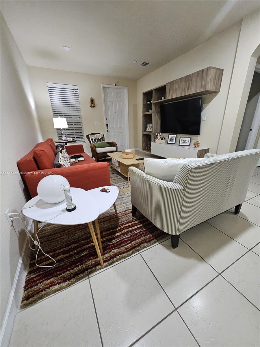 KENDALL COMMONS TOWNHOMES - Residential