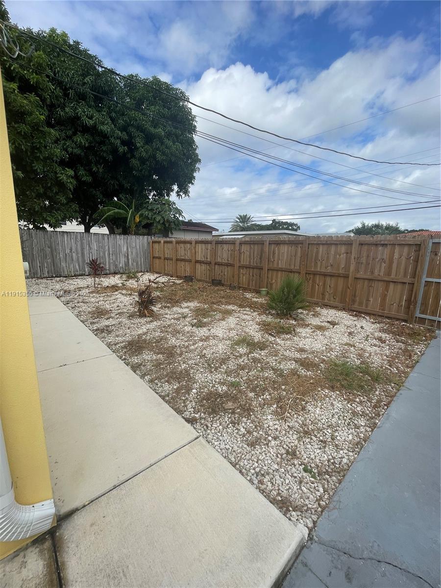 NORTH HOLLYWOOD - Residential Lease