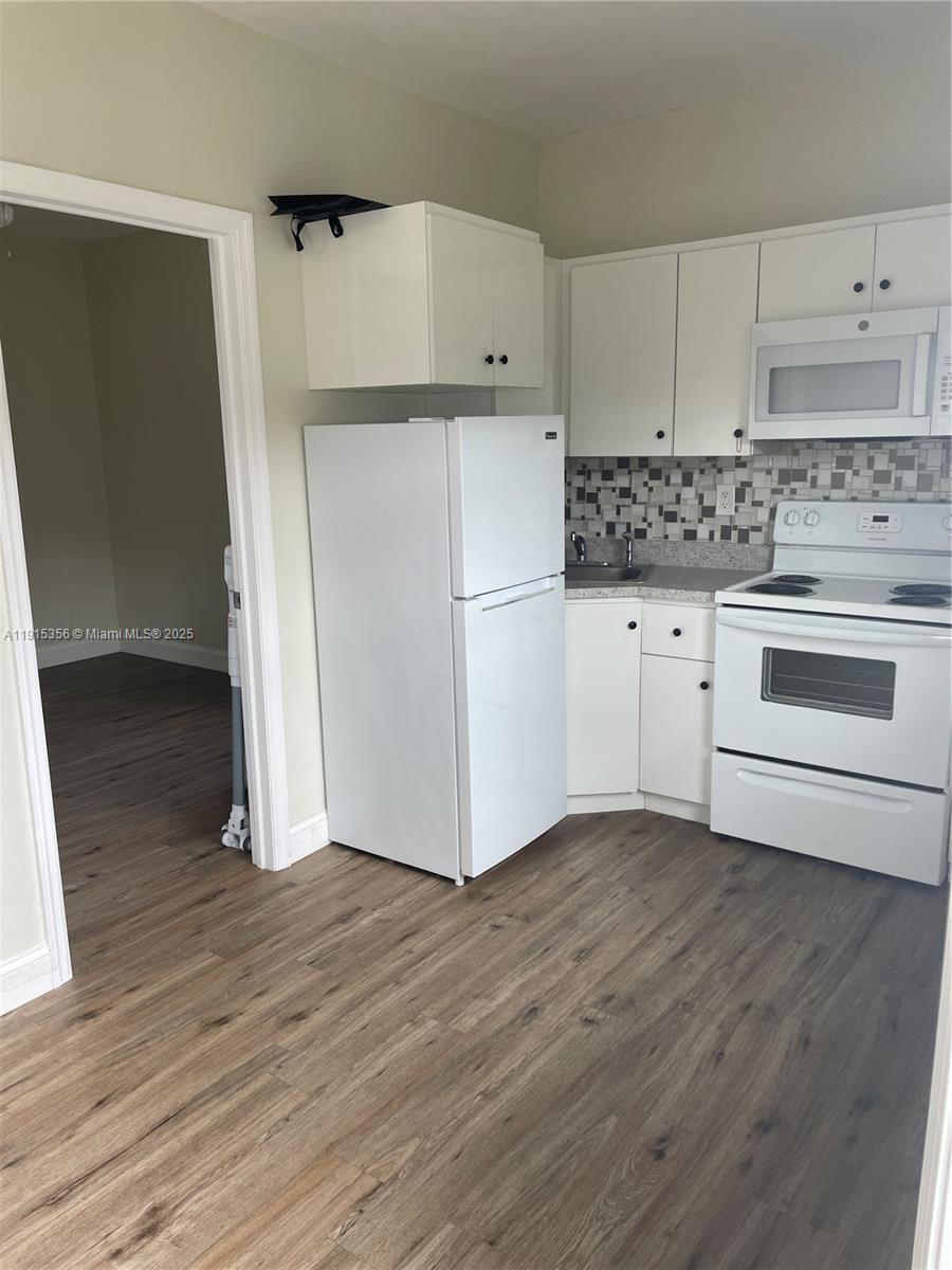 NORTH HOLLYWOOD - Residential Lease