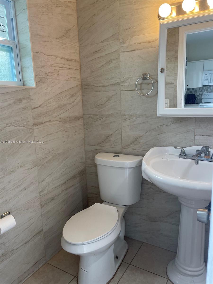 NORTH HOLLYWOOD - Residential Lease