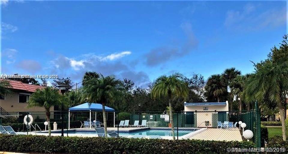 RACQUET CLUB APTS AT BONA - Residential