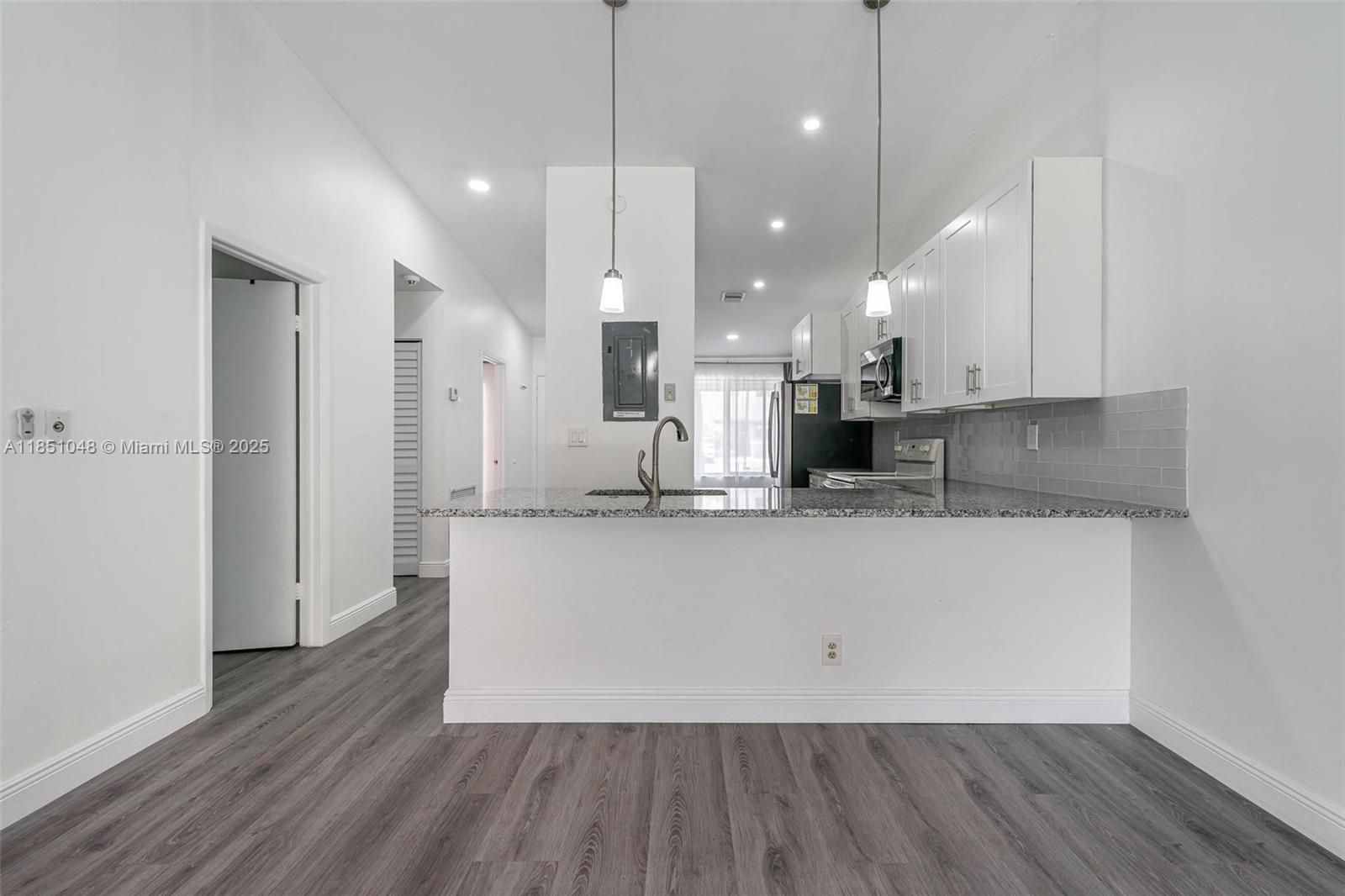 836 NW 79th Ter