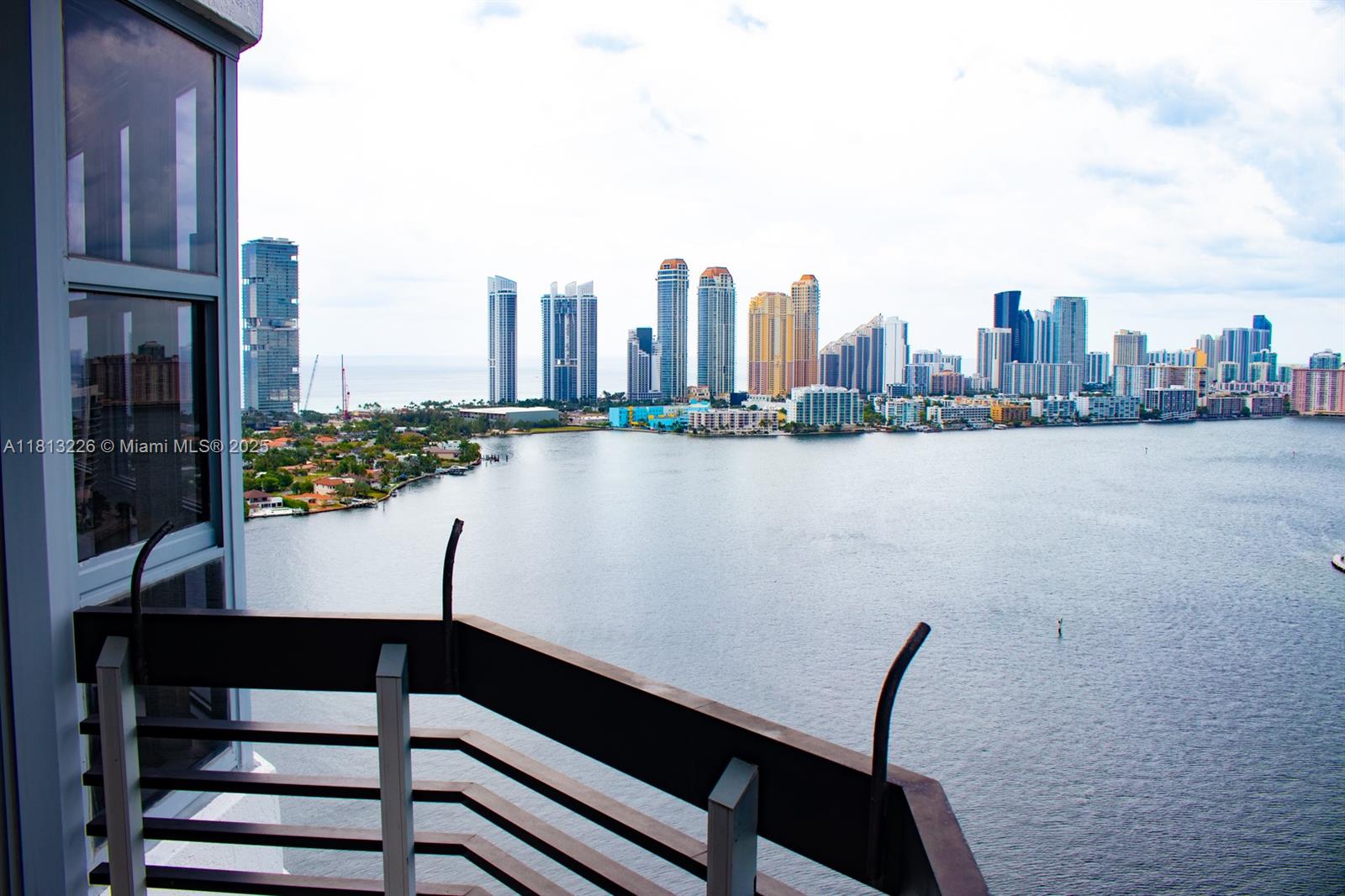 MYSTIC POINTE TOWER 500 C - Residential