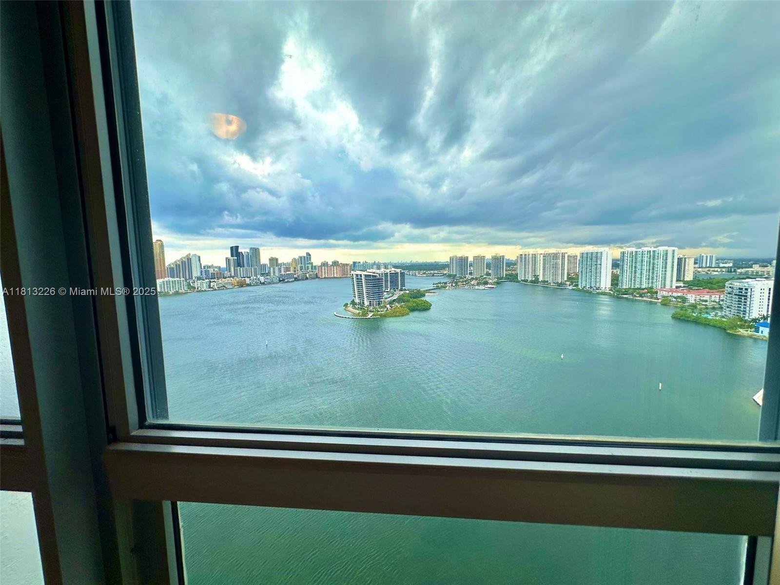 MYSTIC POINTE TOWER 500 C - Residential