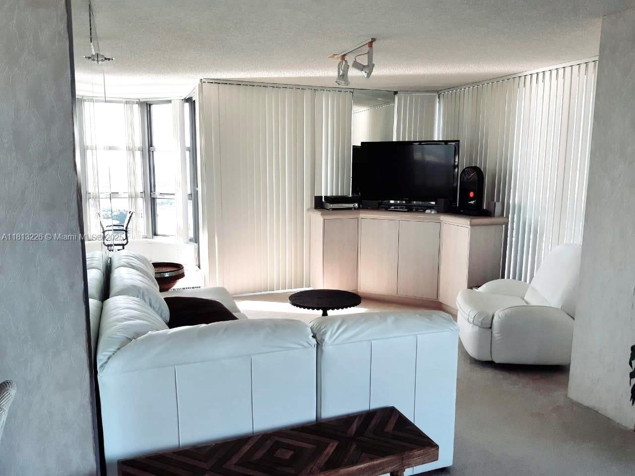 MYSTIC POINTE TOWER 500 C - Residential