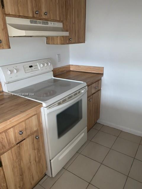 ROZLAND CONDO - Residential Lease