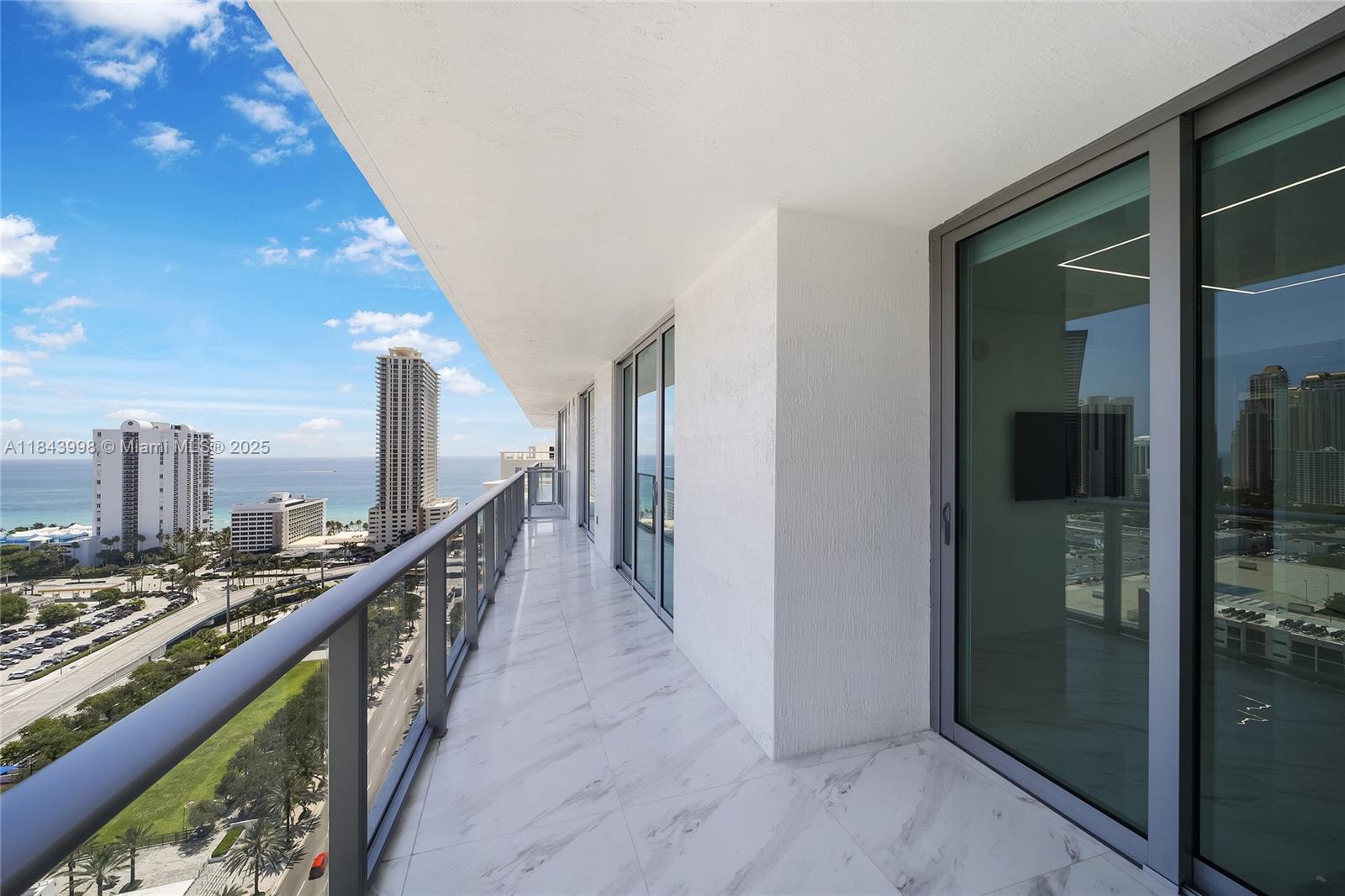 PARQUE TOWERS CONDO - Residential