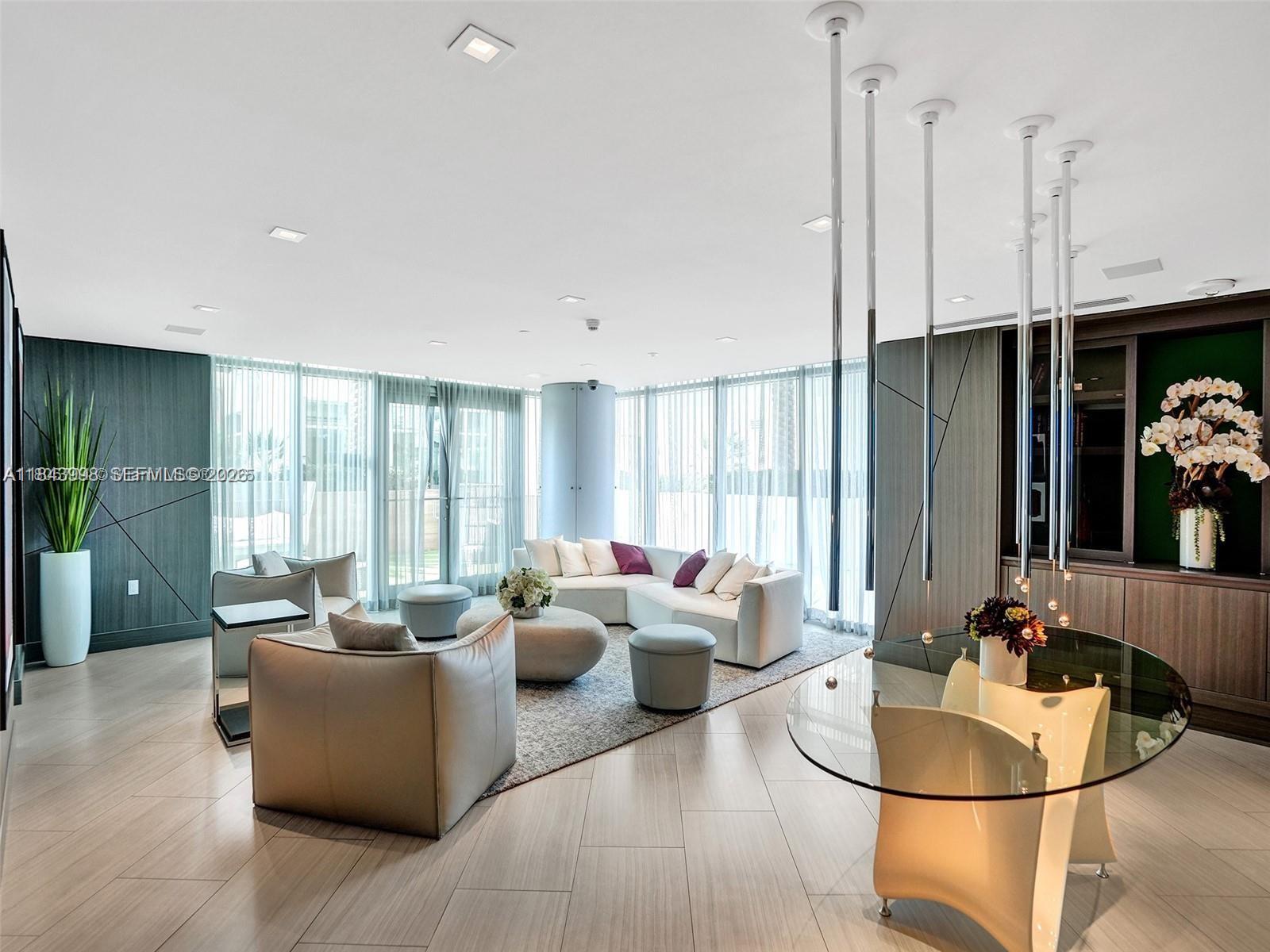 PARQUE TOWERS CONDO - Residential
