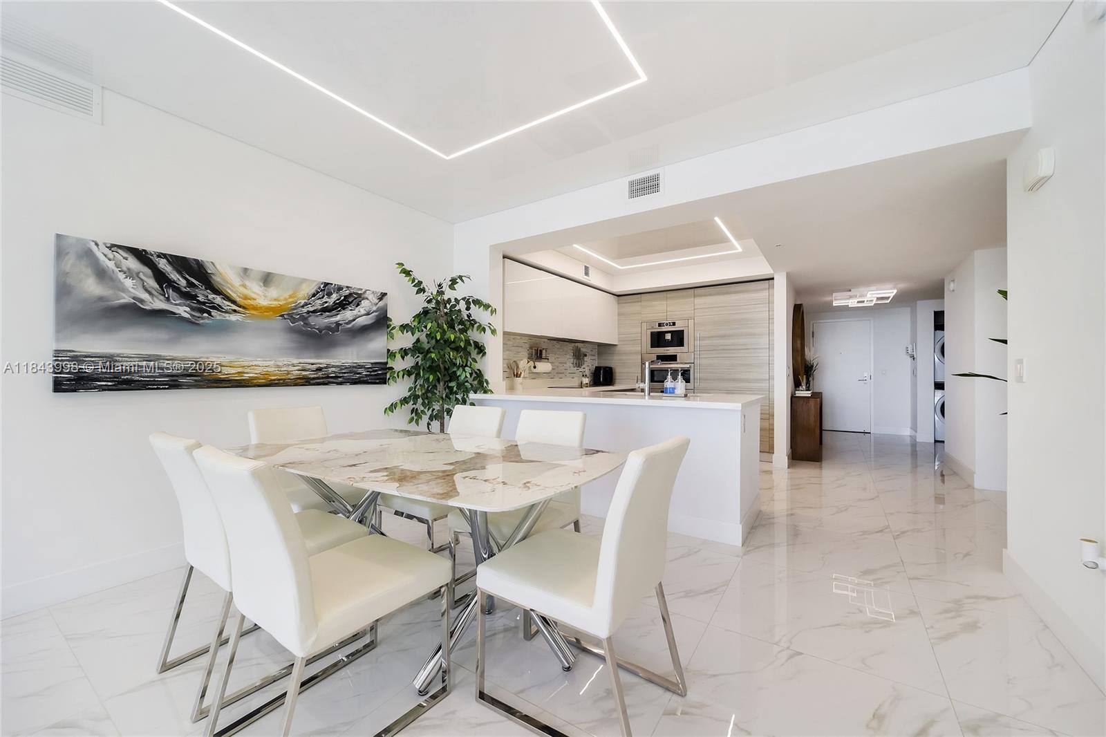 PARQUE TOWERS CONDO - Residential