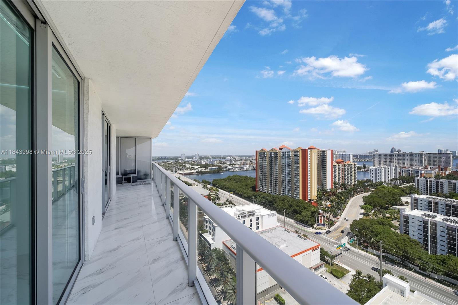 PARQUE TOWERS CONDO - Residential