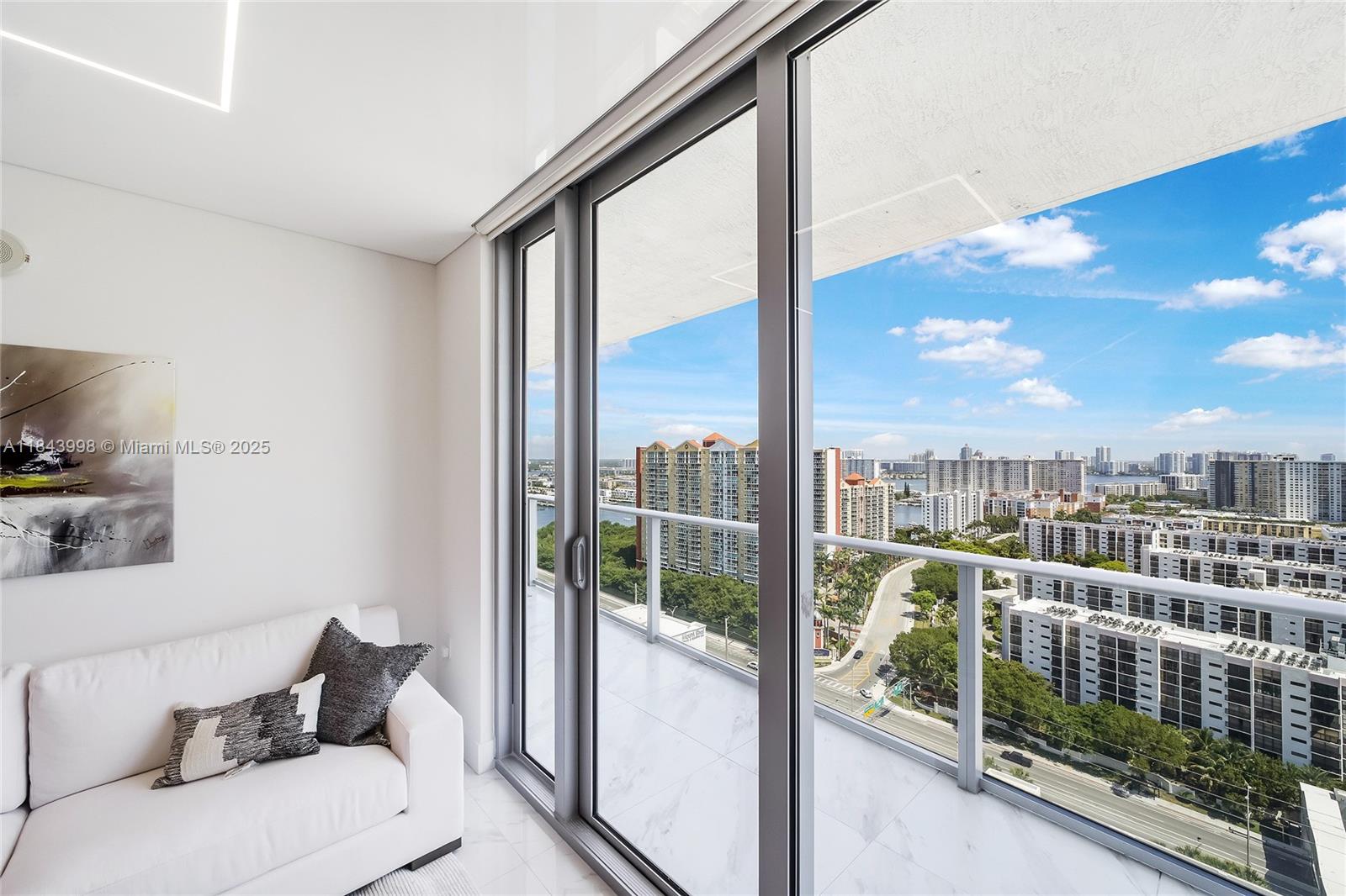 PARQUE TOWERS CONDO - Residential