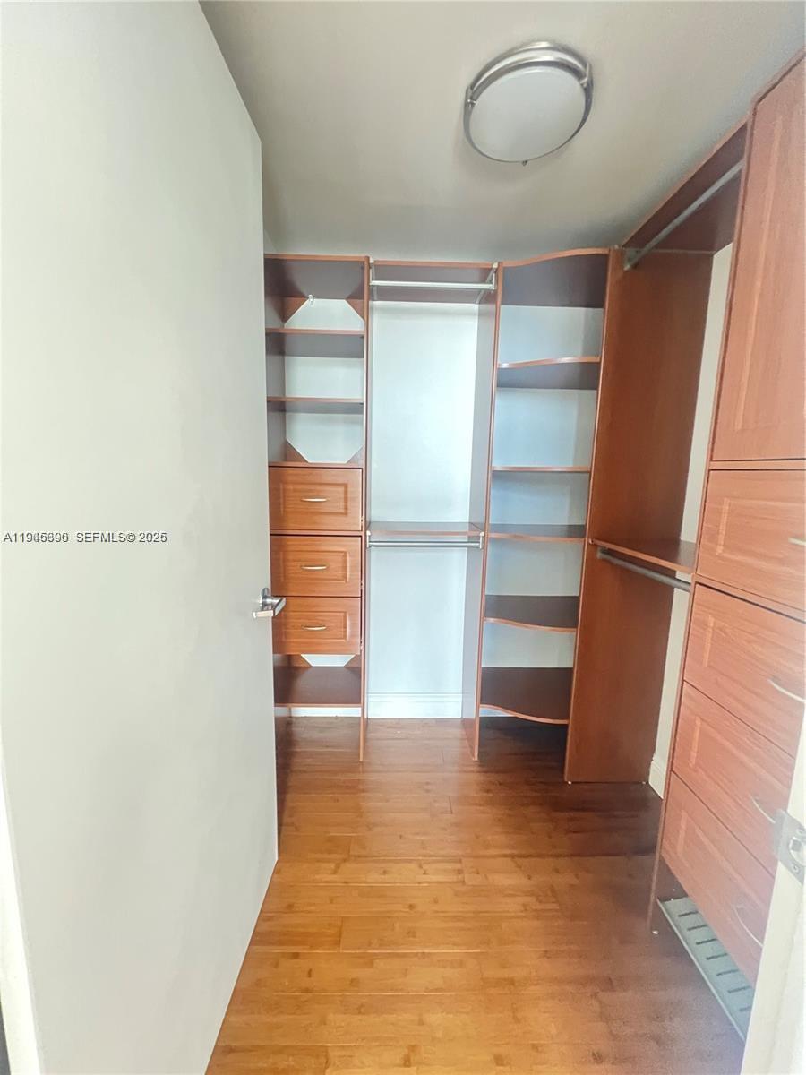 WIND CONDO - Residential