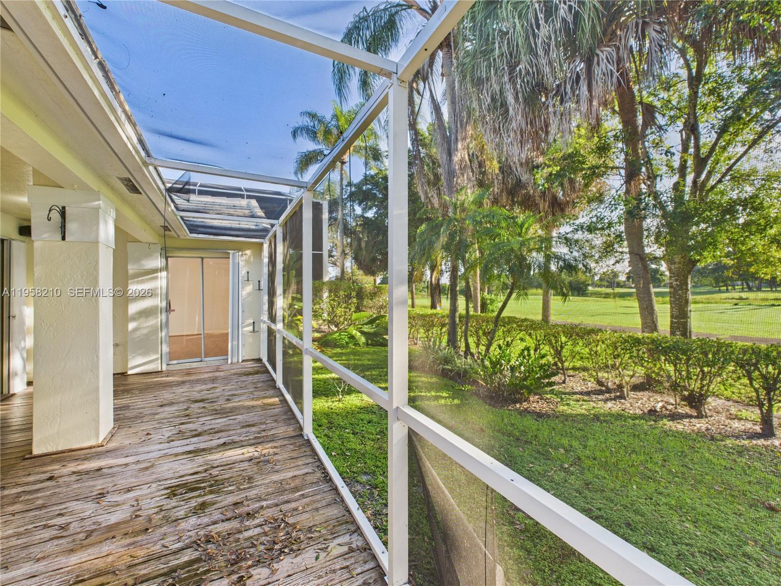 HOLLYWOOD LAKES COUNTRY C - Residential