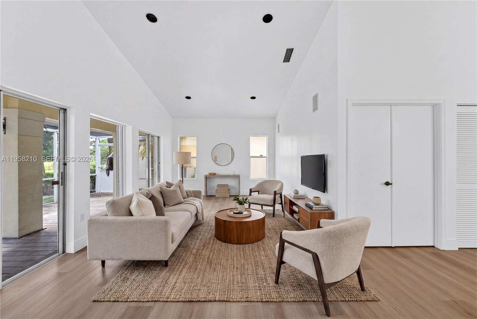 HOLLYWOOD LAKES COUNTRY C - Residential