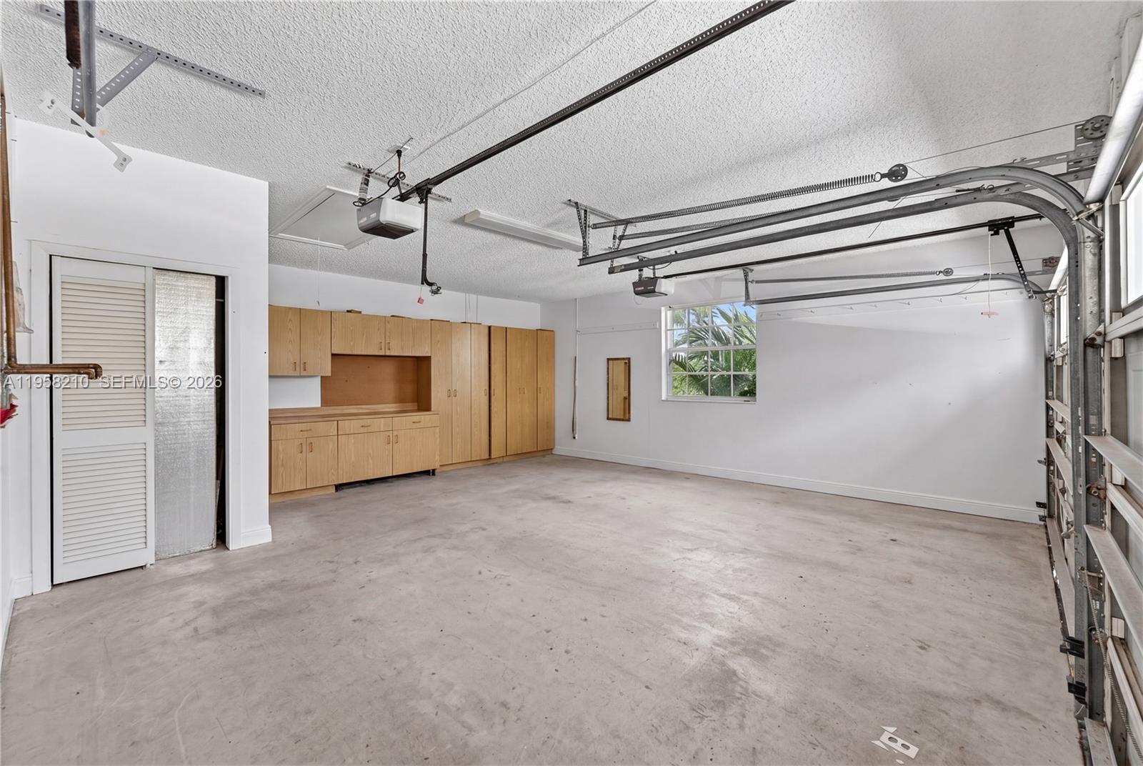 HOLLYWOOD LAKES COUNTRY C - Residential
