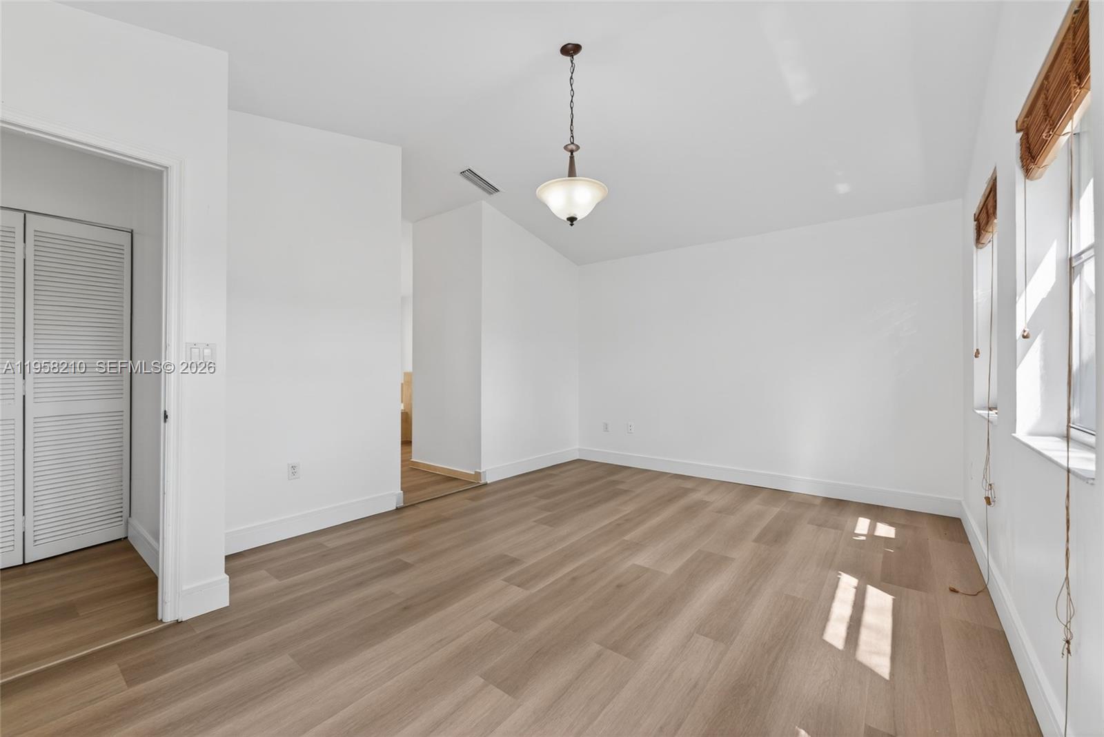 HOLLYWOOD LAKES COUNTRY C - Residential