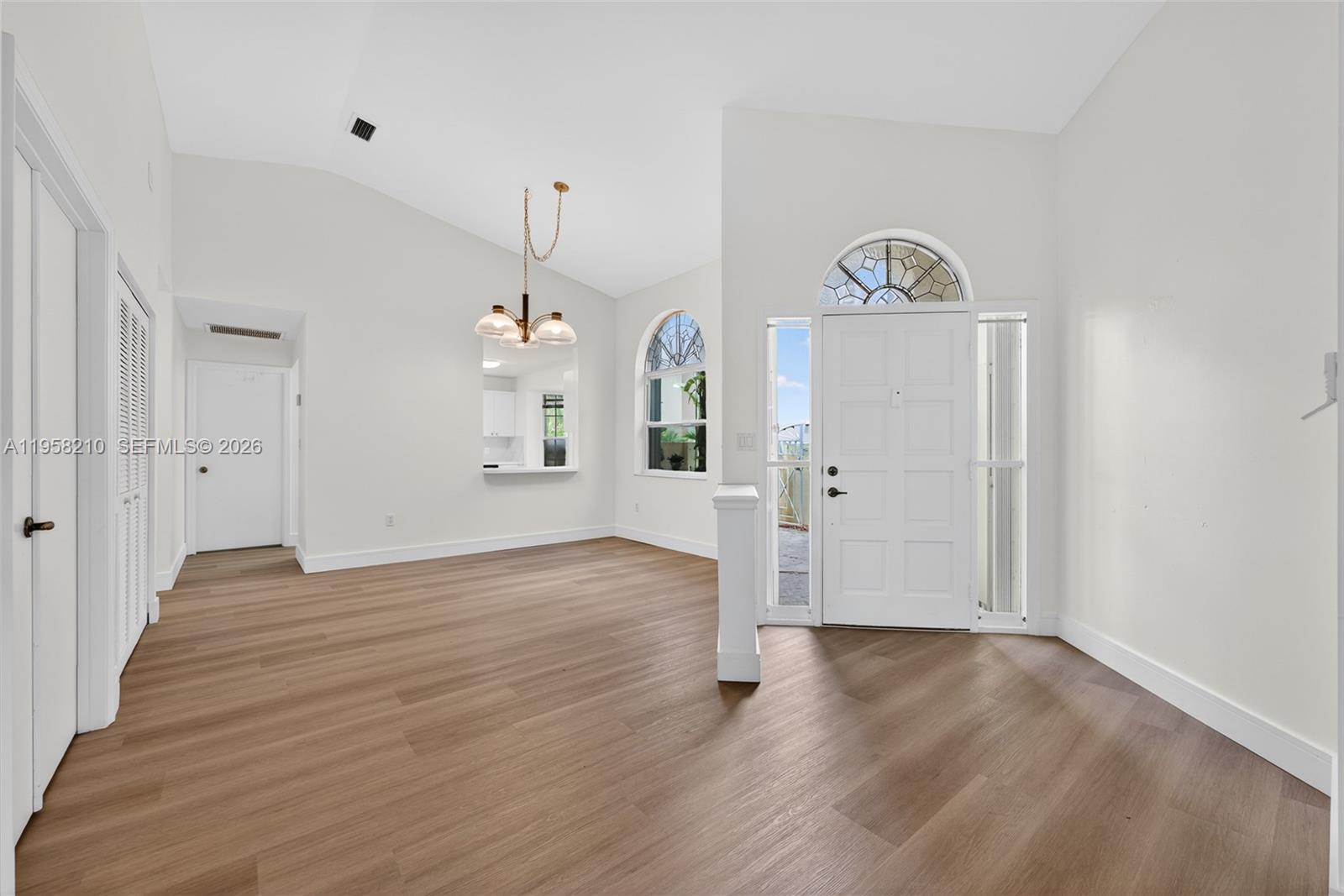 HOLLYWOOD LAKES COUNTRY C - Residential