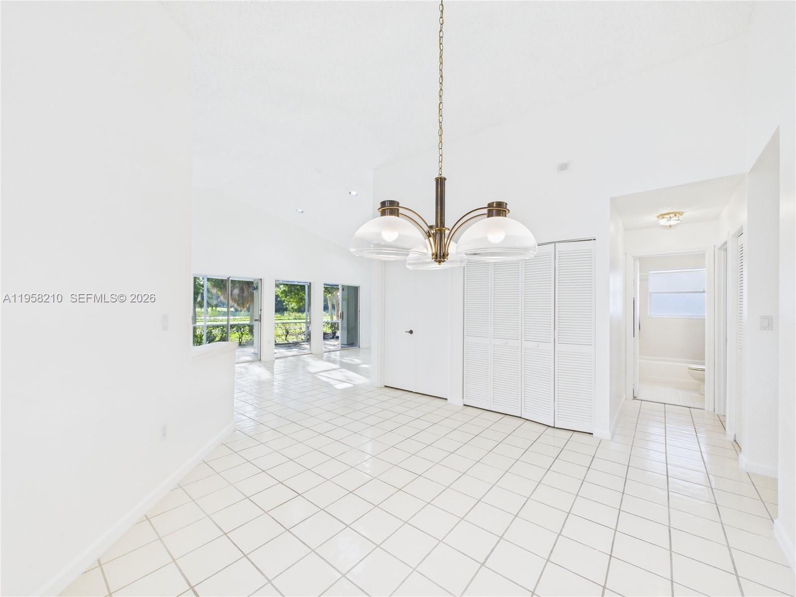 HOLLYWOOD LAKES COUNTRY C - Residential