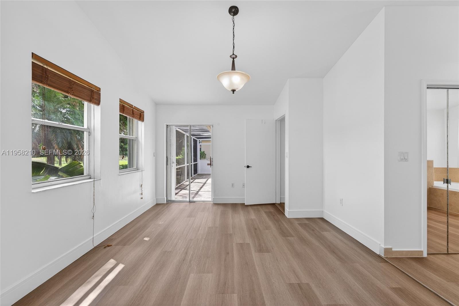 HOLLYWOOD LAKES COUNTRY C - Residential
