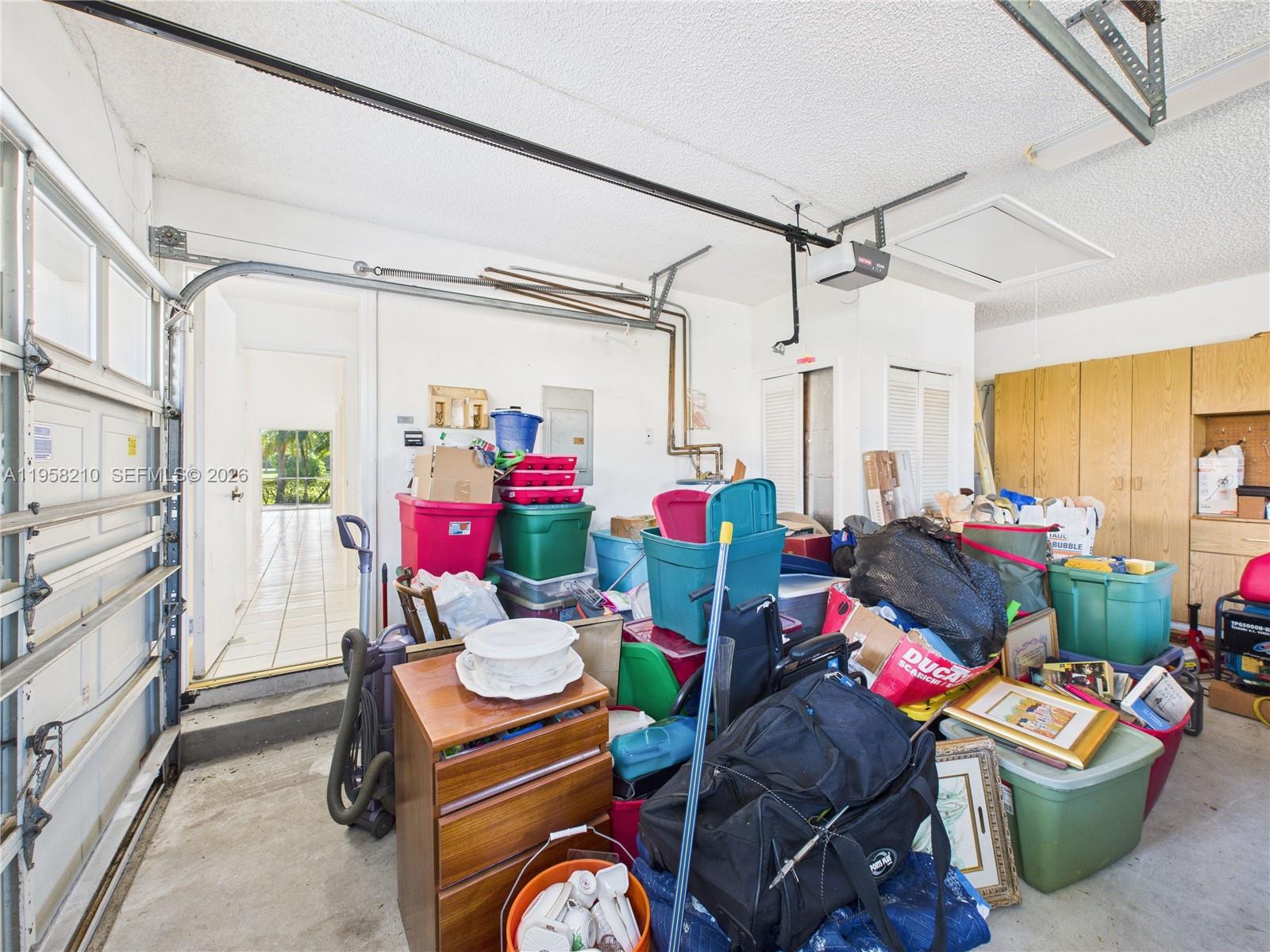 HOLLYWOOD LAKES COUNTRY C - Residential