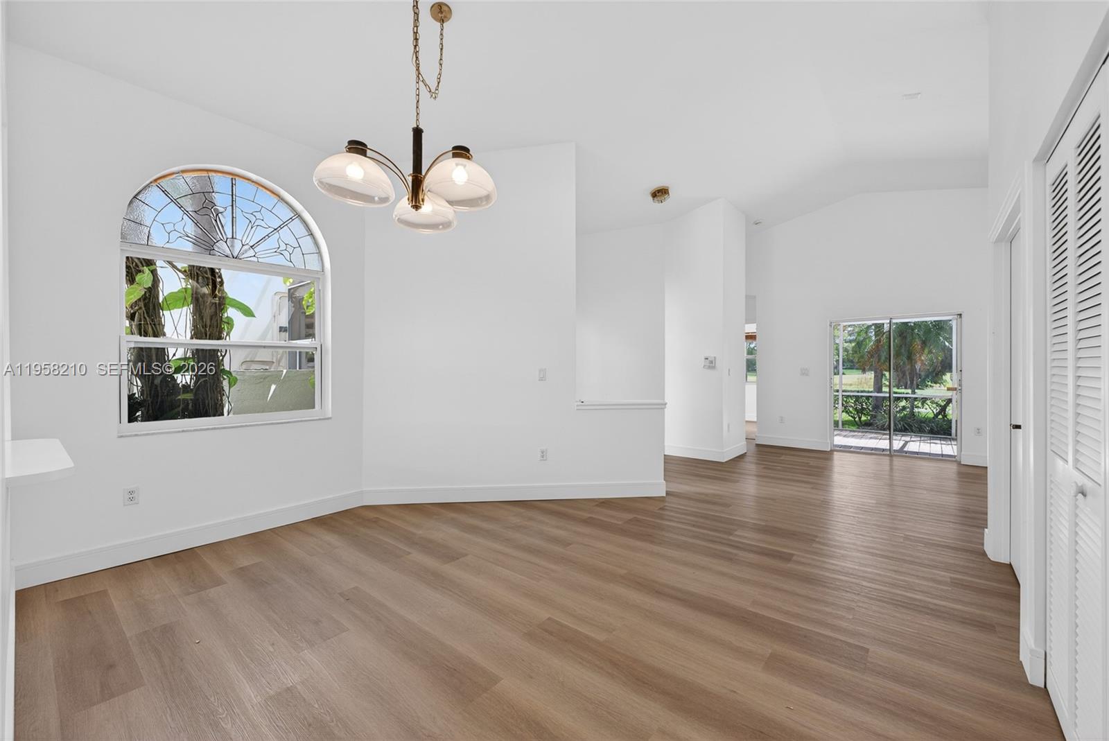 HOLLYWOOD LAKES COUNTRY C - Residential