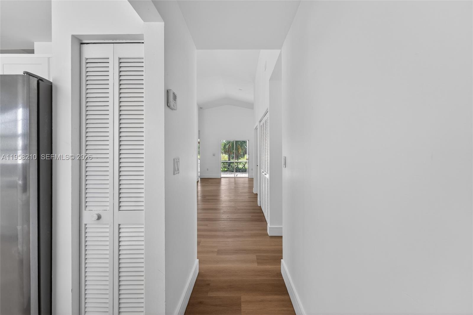 HOLLYWOOD LAKES COUNTRY C - Residential