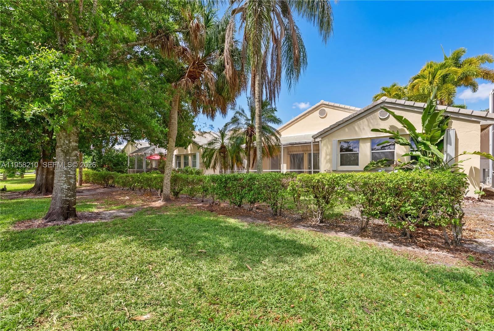HOLLYWOOD LAKES COUNTRY C - Residential