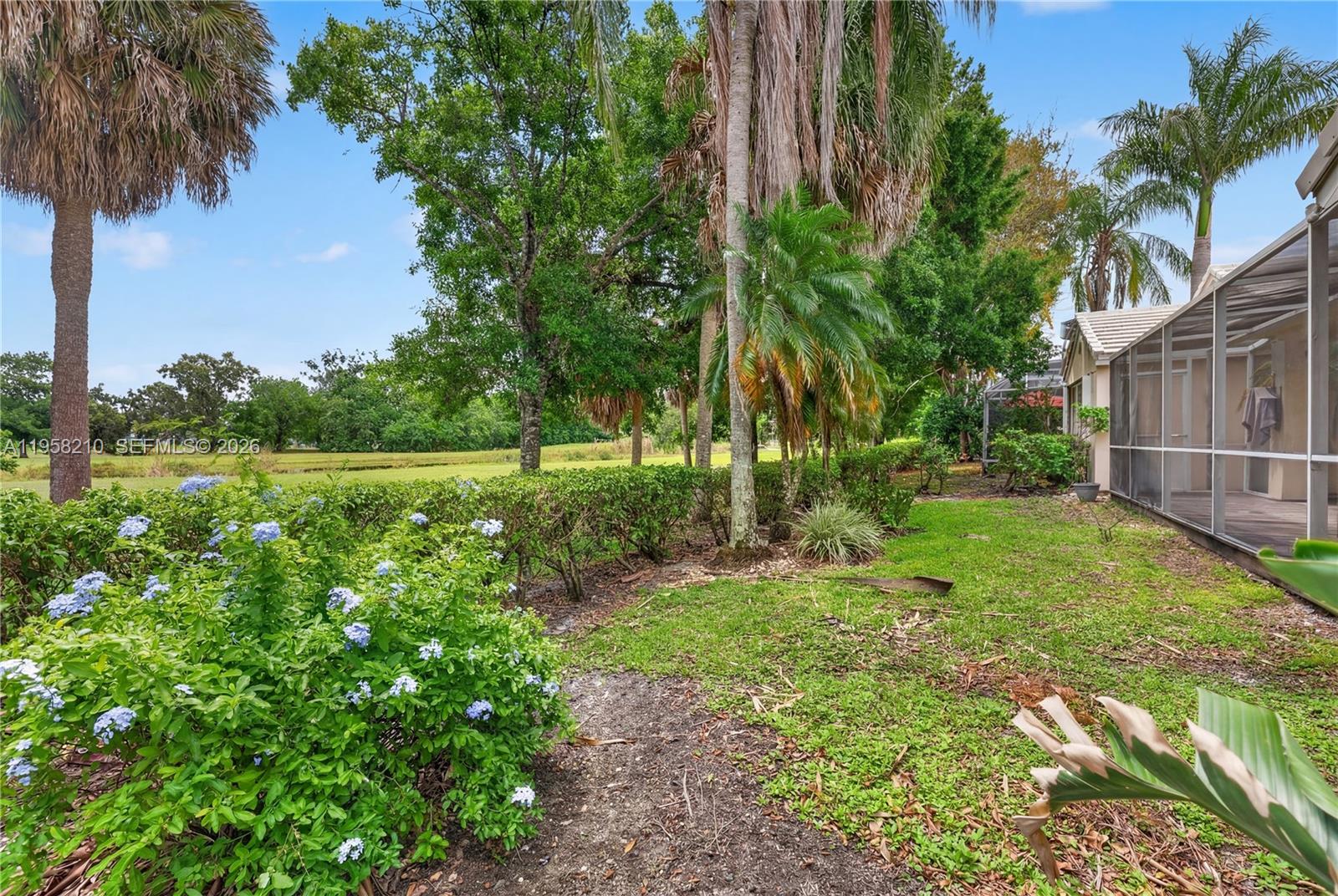 HOLLYWOOD LAKES COUNTRY C - Residential