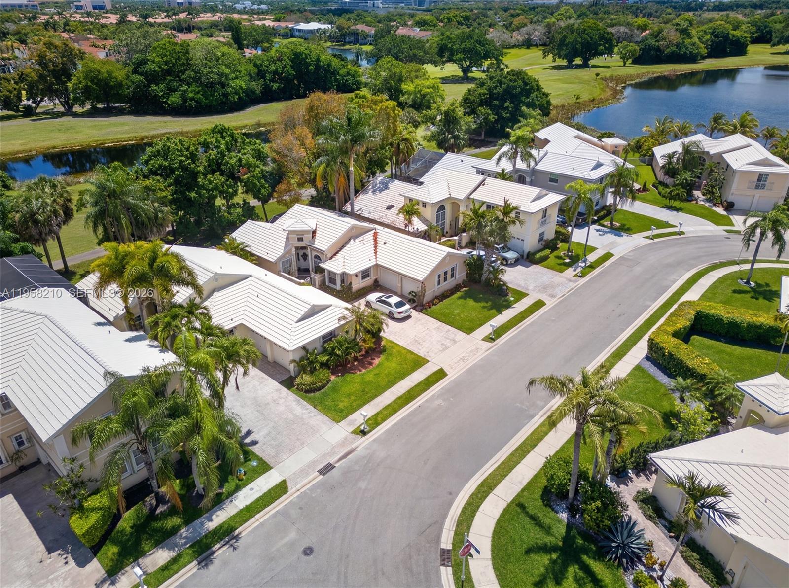 HOLLYWOOD LAKES COUNTRY C - Residential