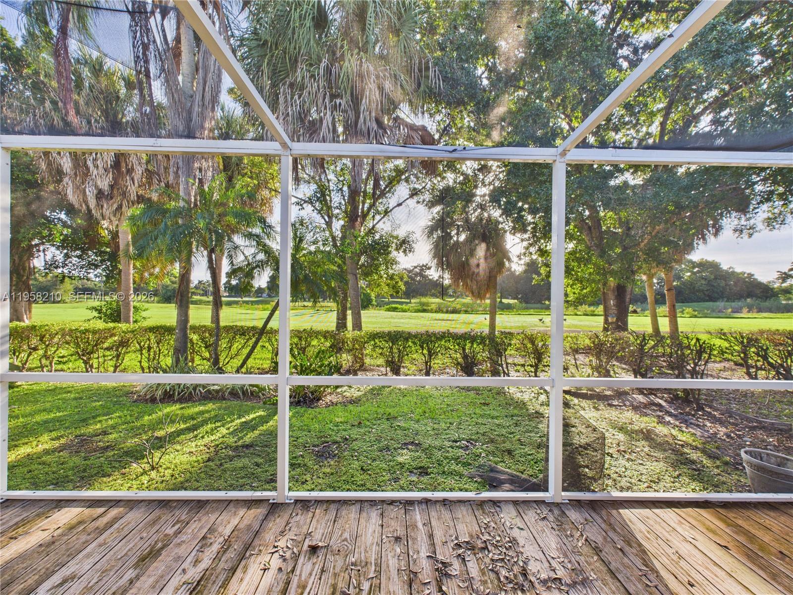 HOLLYWOOD LAKES COUNTRY C - Residential