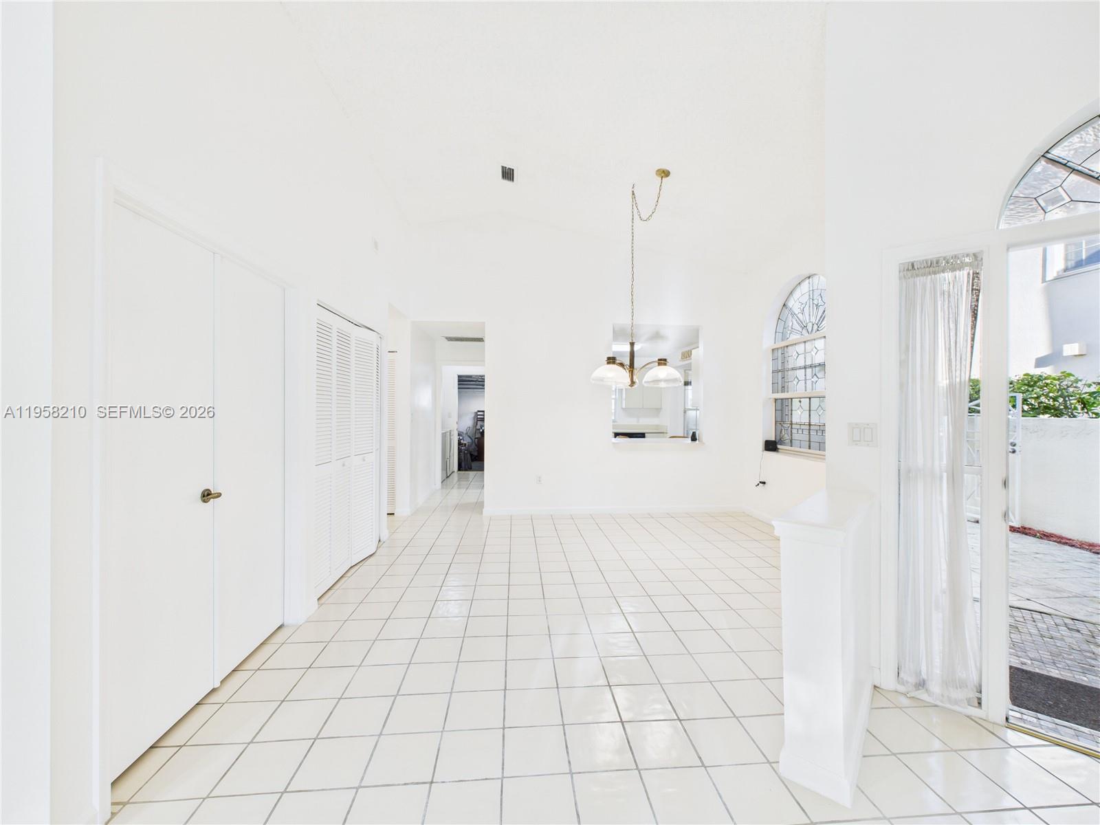 HOLLYWOOD LAKES COUNTRY C - Residential