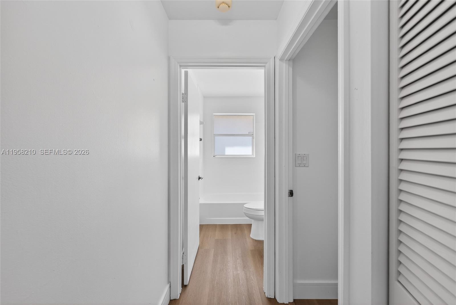 HOLLYWOOD LAKES COUNTRY C - Residential