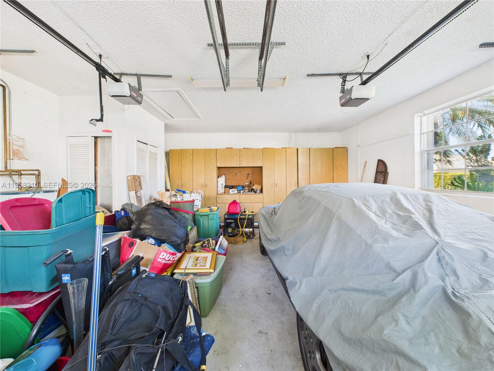 HOLLYWOOD LAKES COUNTRY C - Residential