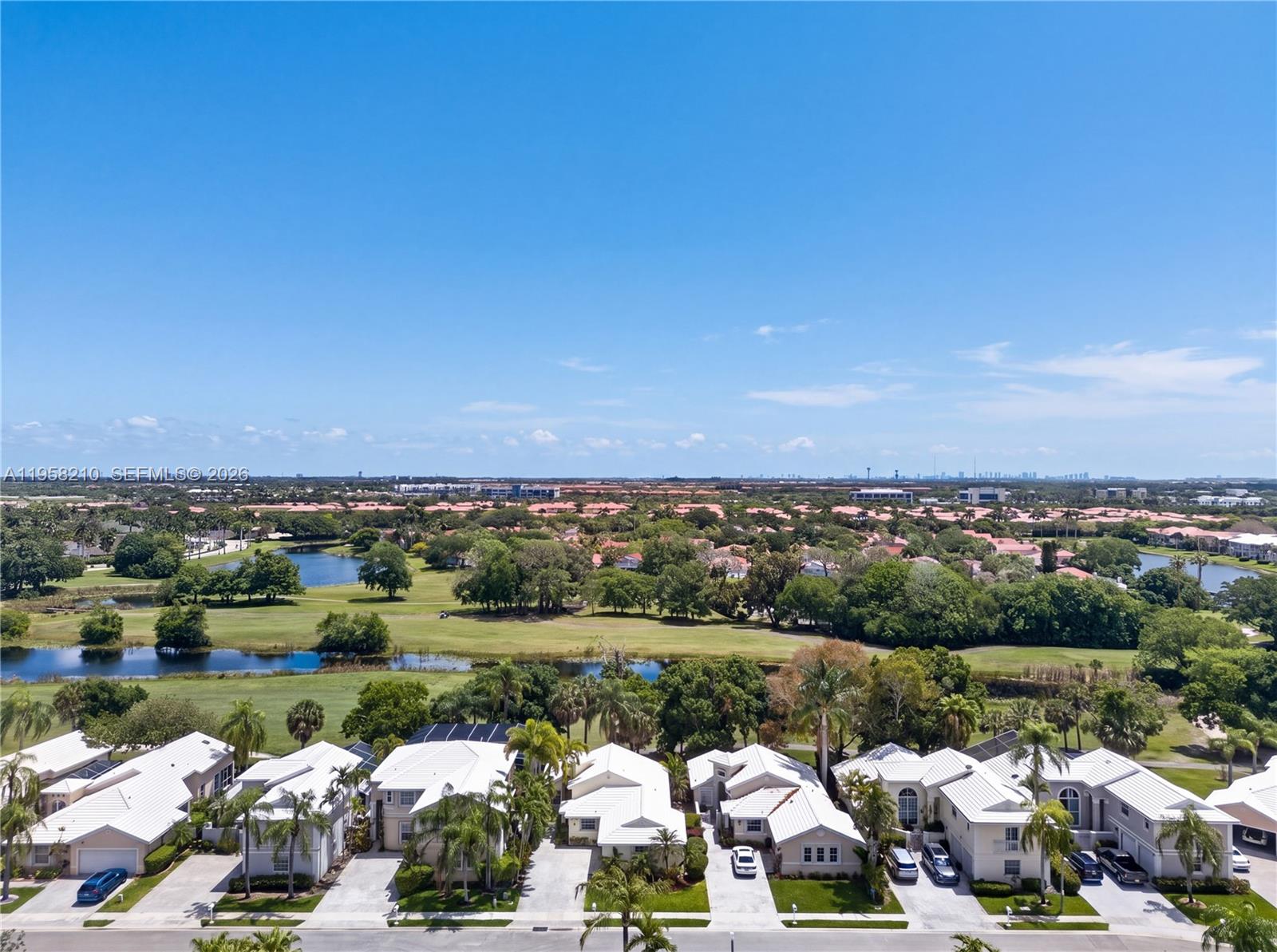 HOLLYWOOD LAKES COUNTRY C - Residential