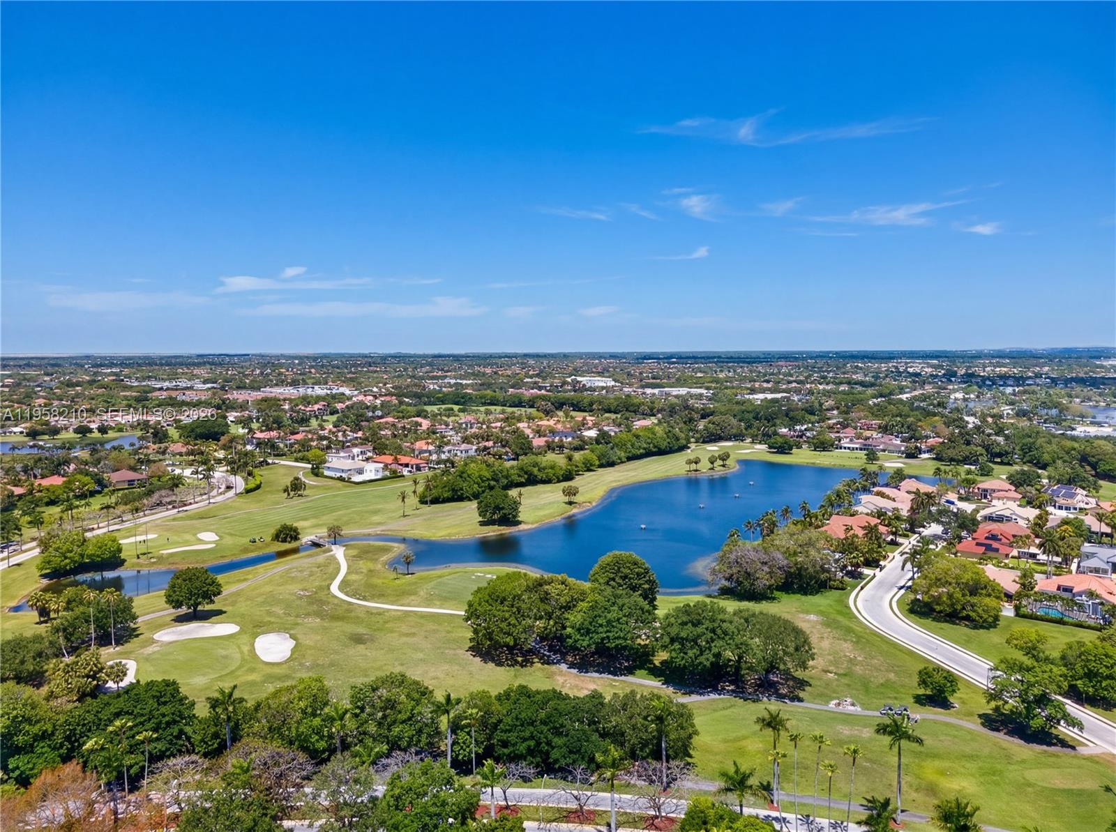 HOLLYWOOD LAKES COUNTRY C - Residential