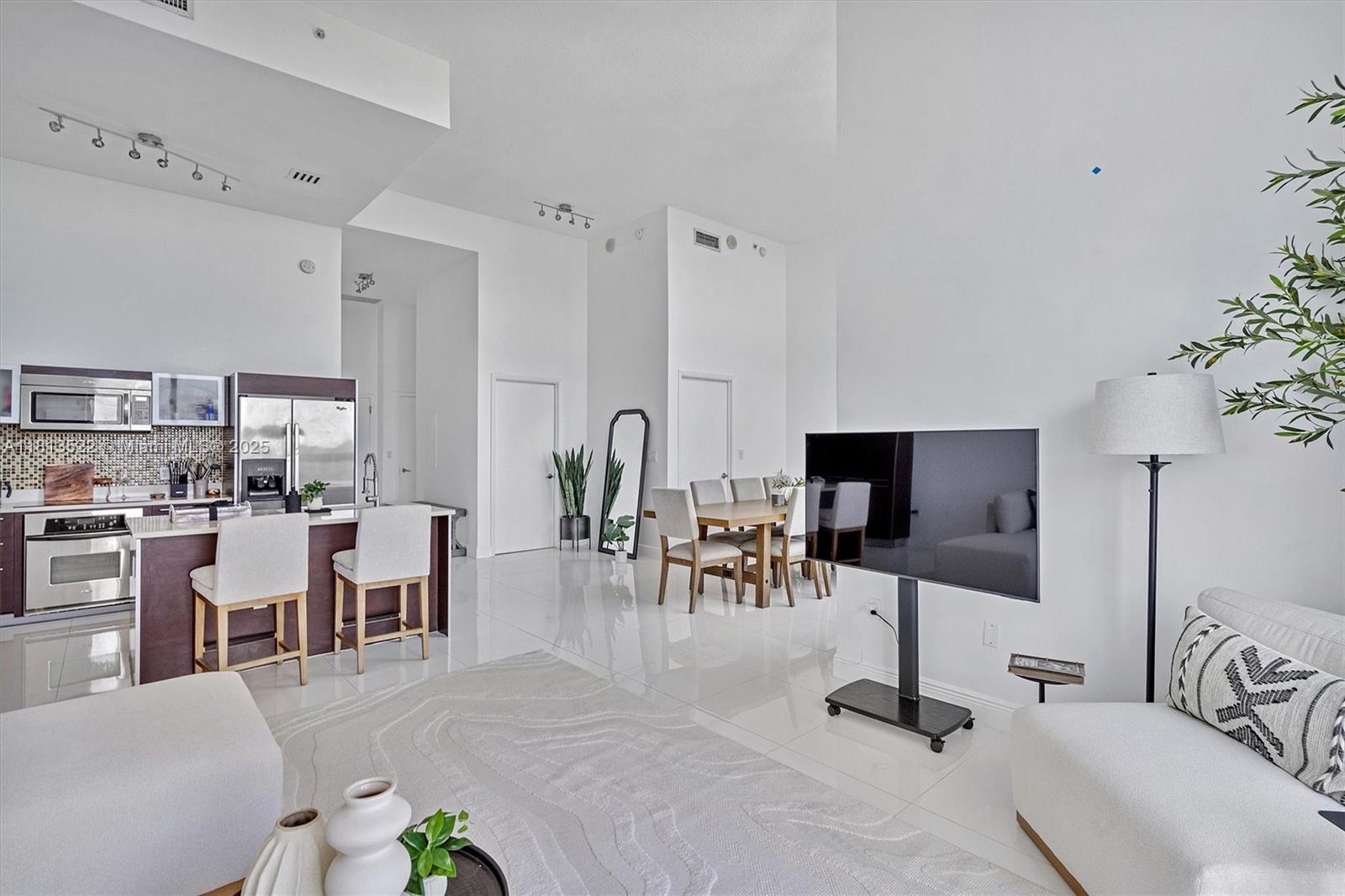 QUANTUM ON THE BAY CONDO - Residential