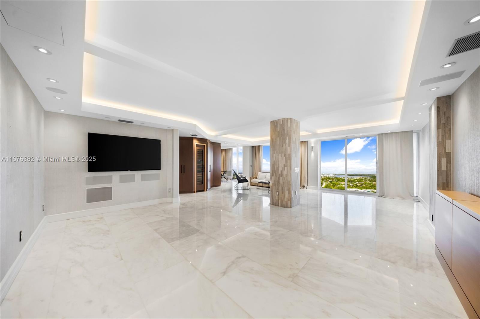 BALMORAL CONDO - Residential