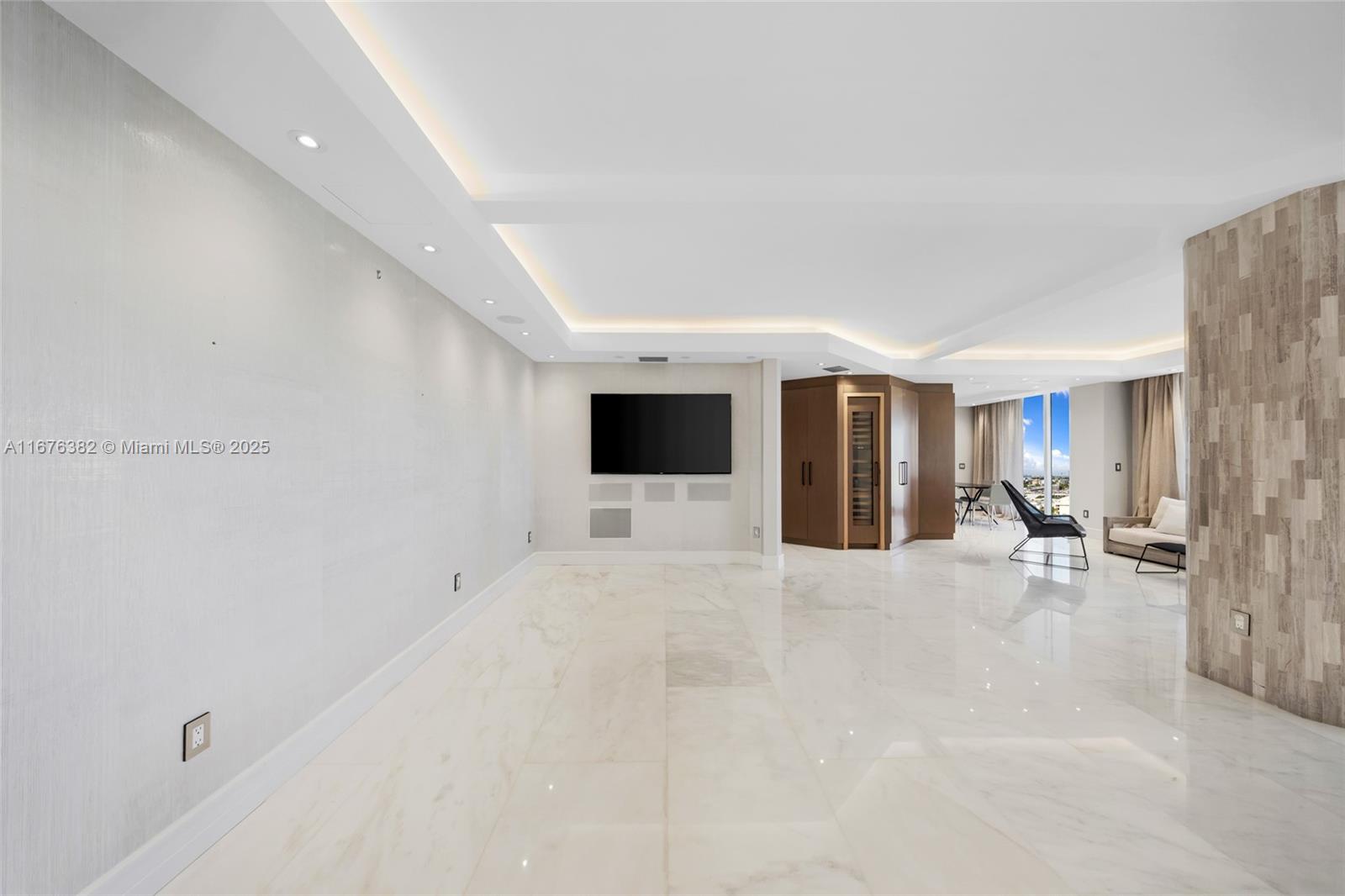 BALMORAL CONDO - Residential