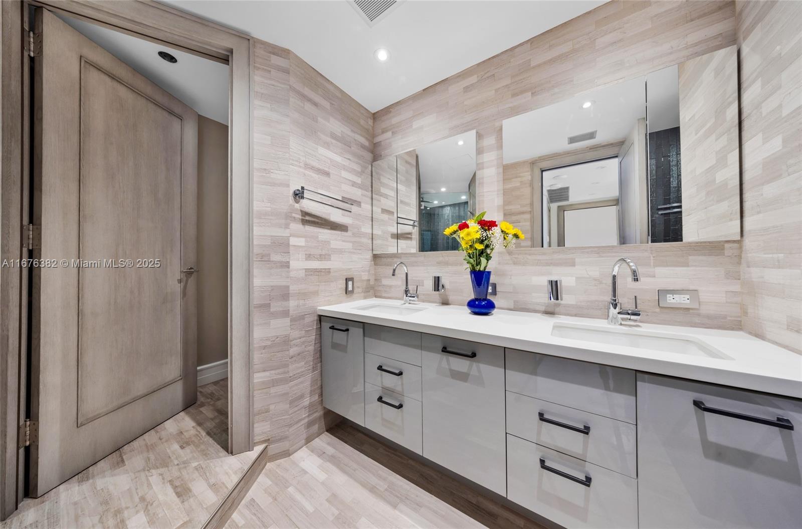 BALMORAL CONDO - Residential