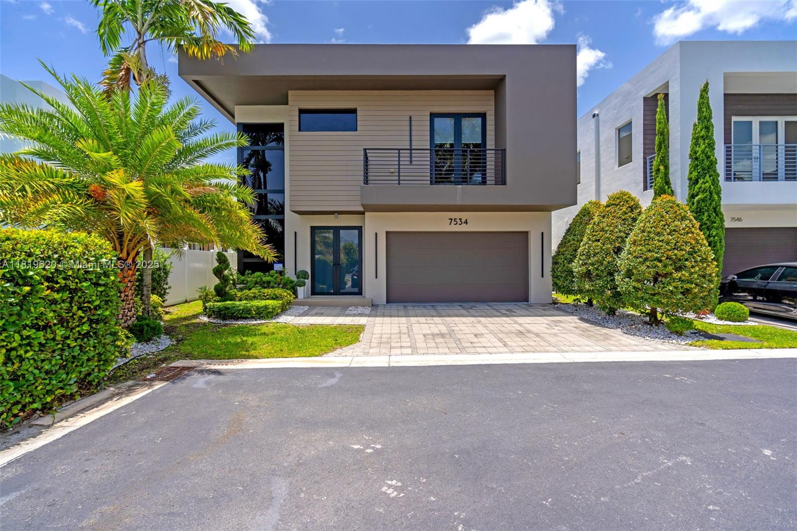 Rental Property at 7534 Nw 98th Ave, Doral, Miami-Dade County, Florida - Bedrooms: 5 
Bathrooms: 5  - $13,000 MO.