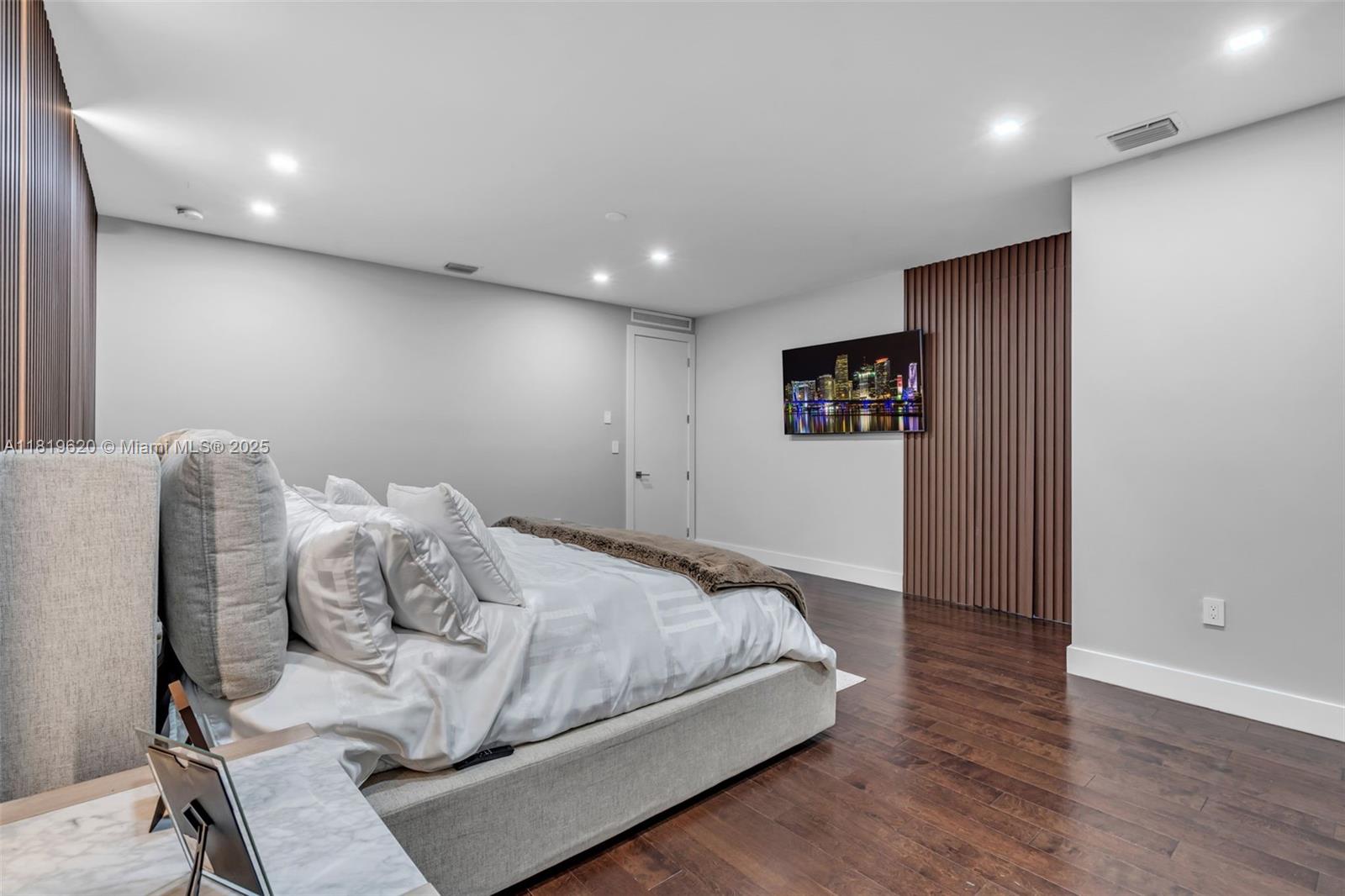 DORAL COMMONS RESIDENTIAL - Residential Lease