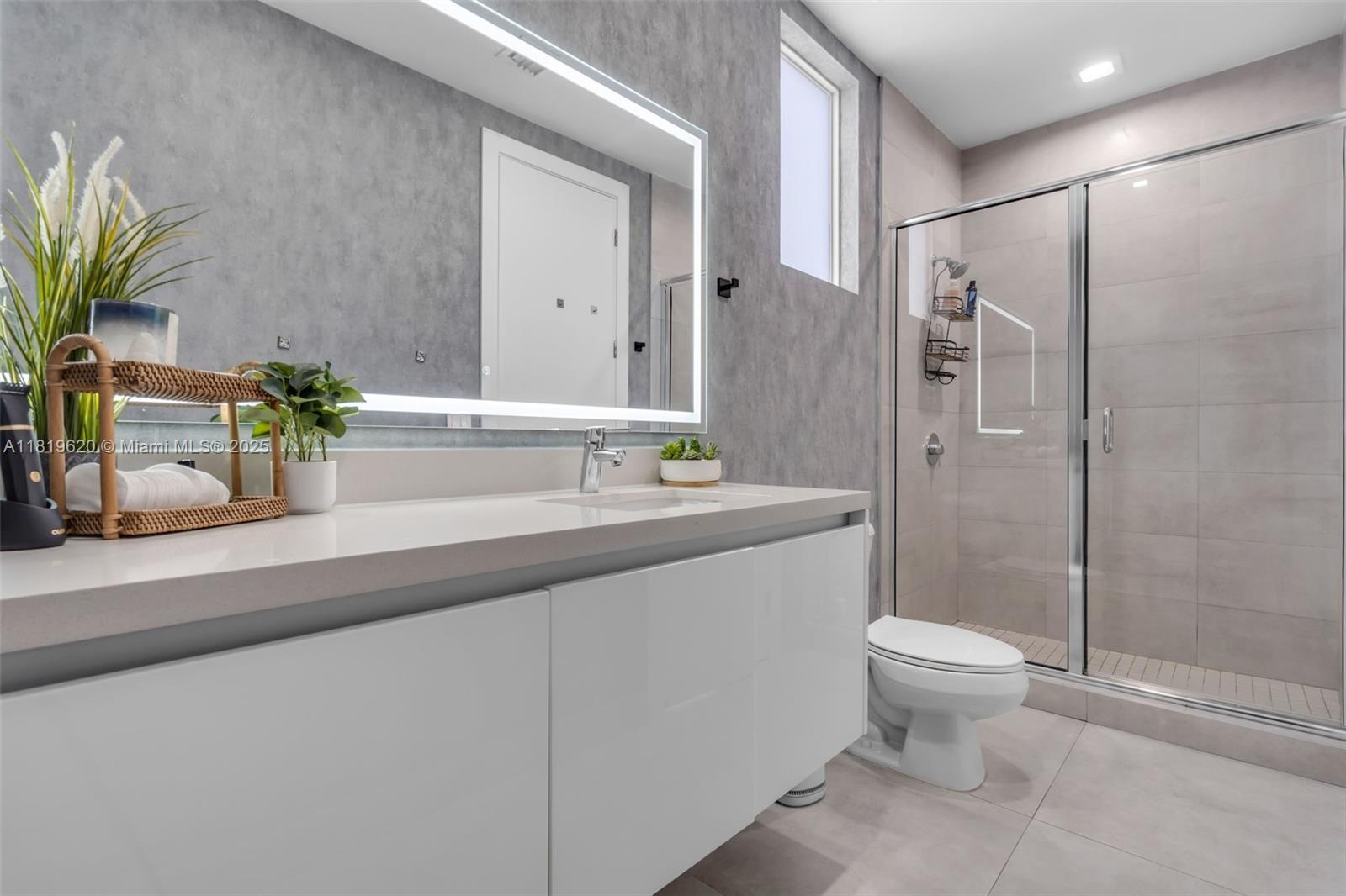 DORAL COMMONS RESIDENTIAL - Residential Lease