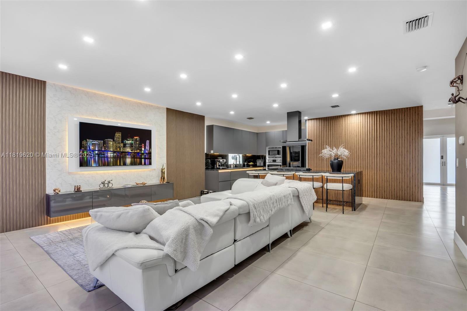 DORAL COMMONS RESIDENTIAL - Residential Lease