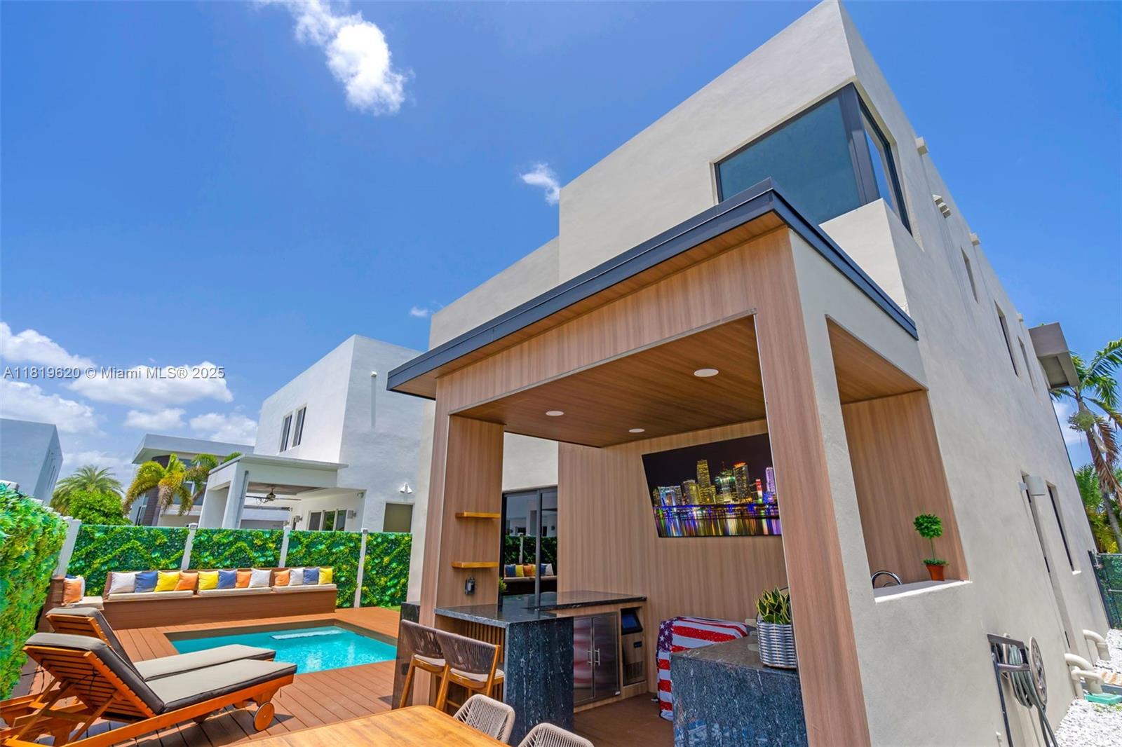 DORAL COMMONS RESIDENTIAL - Residential Lease