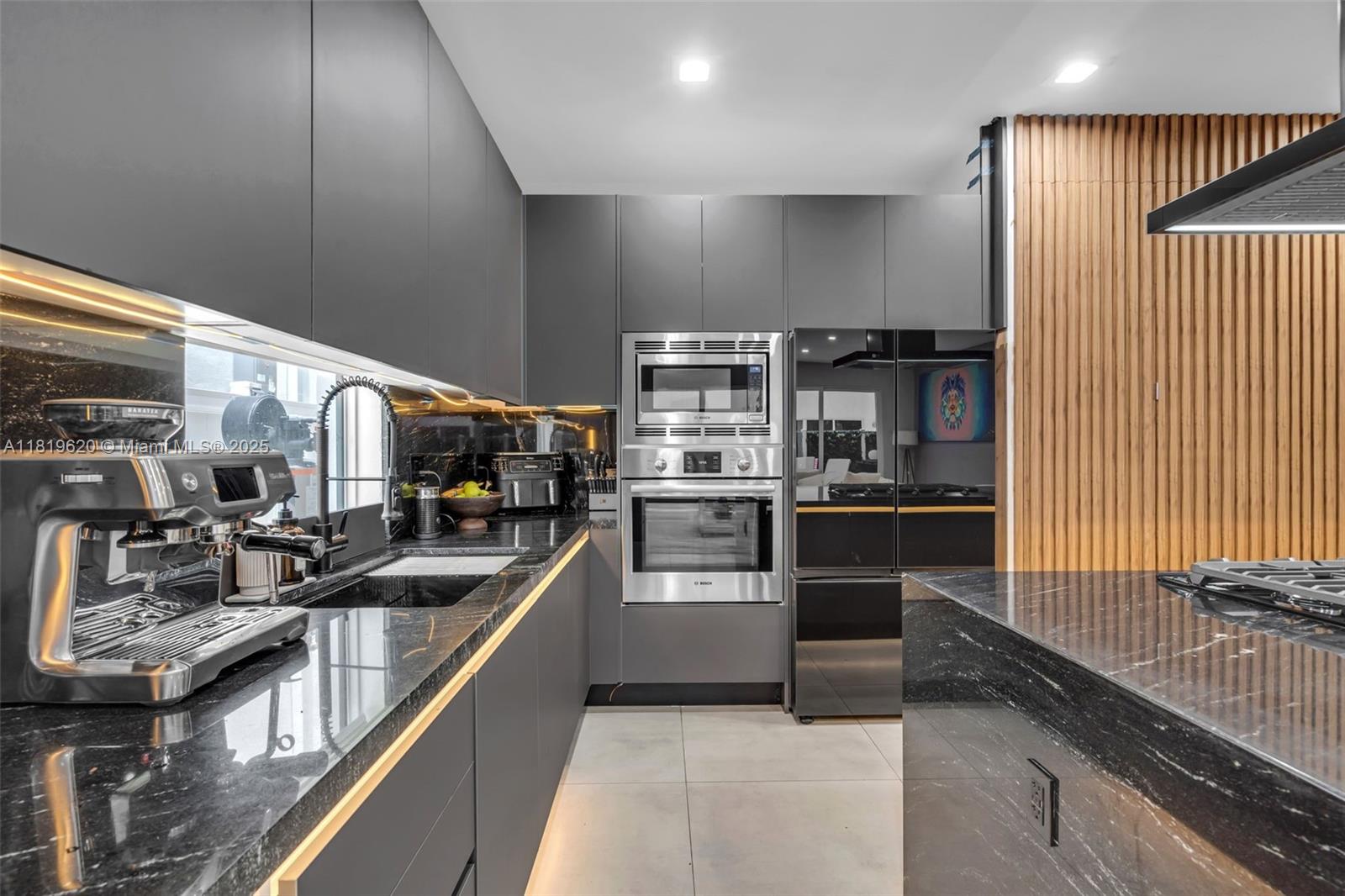 DORAL COMMONS RESIDENTIAL - Residential Lease