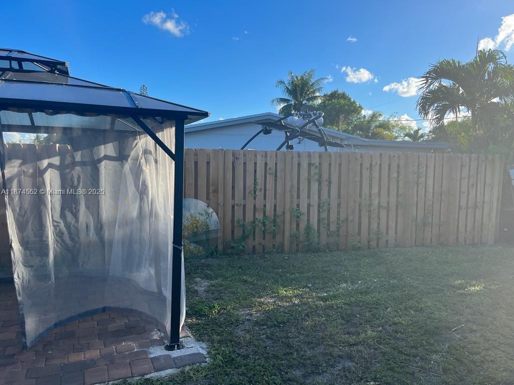 LAUDERDALE VILLAS - Residential