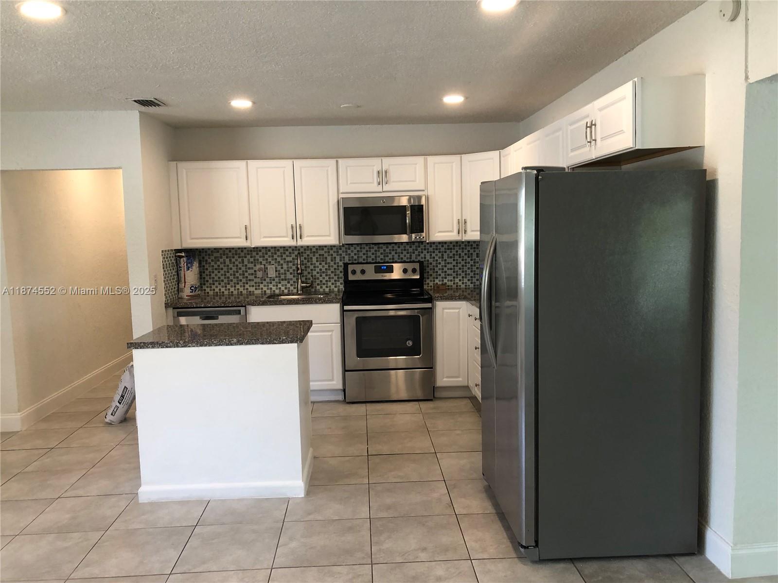 LAUDERDALE VILLAS - Residential