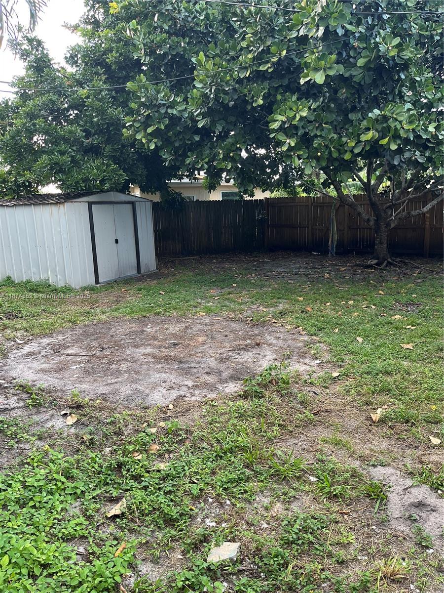 LAUDERDALE VILLAS - Residential