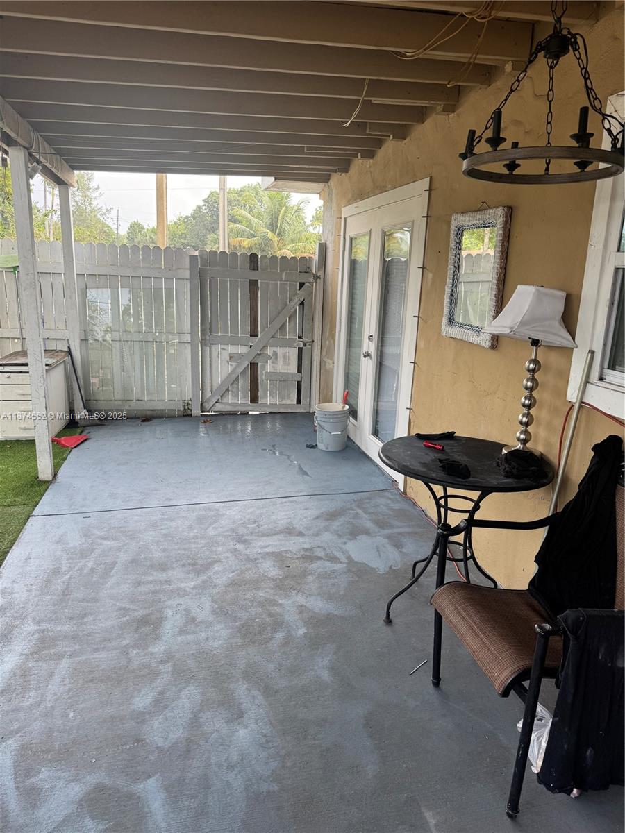 LAUDERDALE VILLAS - Residential